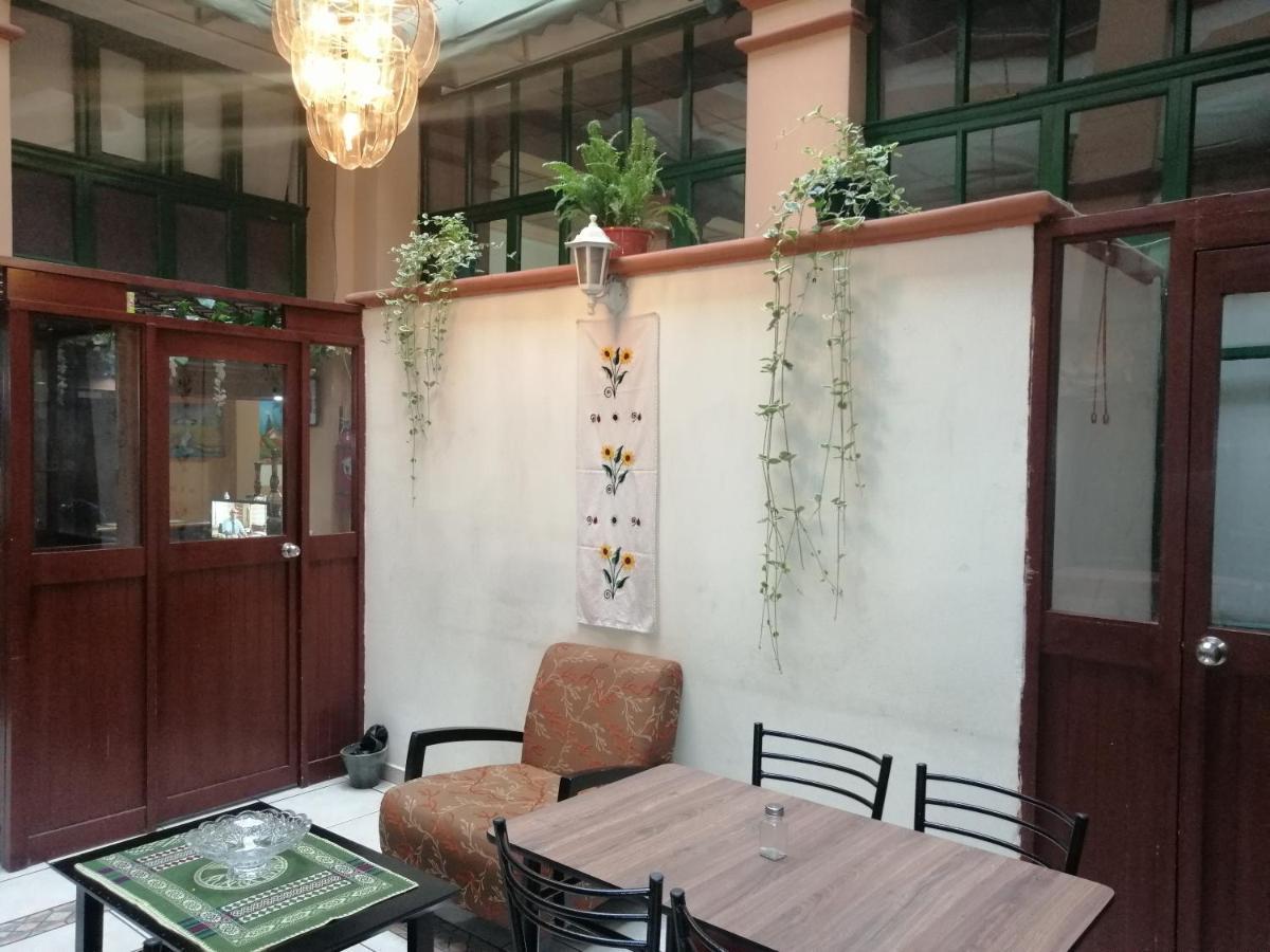 Hostal Victoria Quito Exterior foto